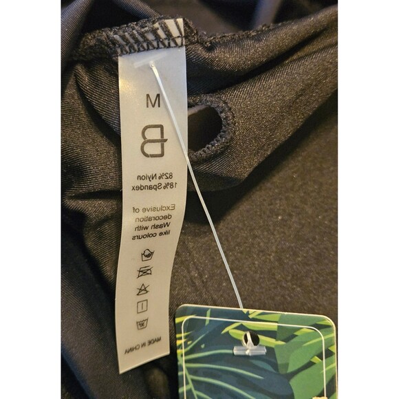 Size Medium One Piece Swimsuit New w/ Tags Black w/built in Bra Blooming Jelly - Picture 4 of 6